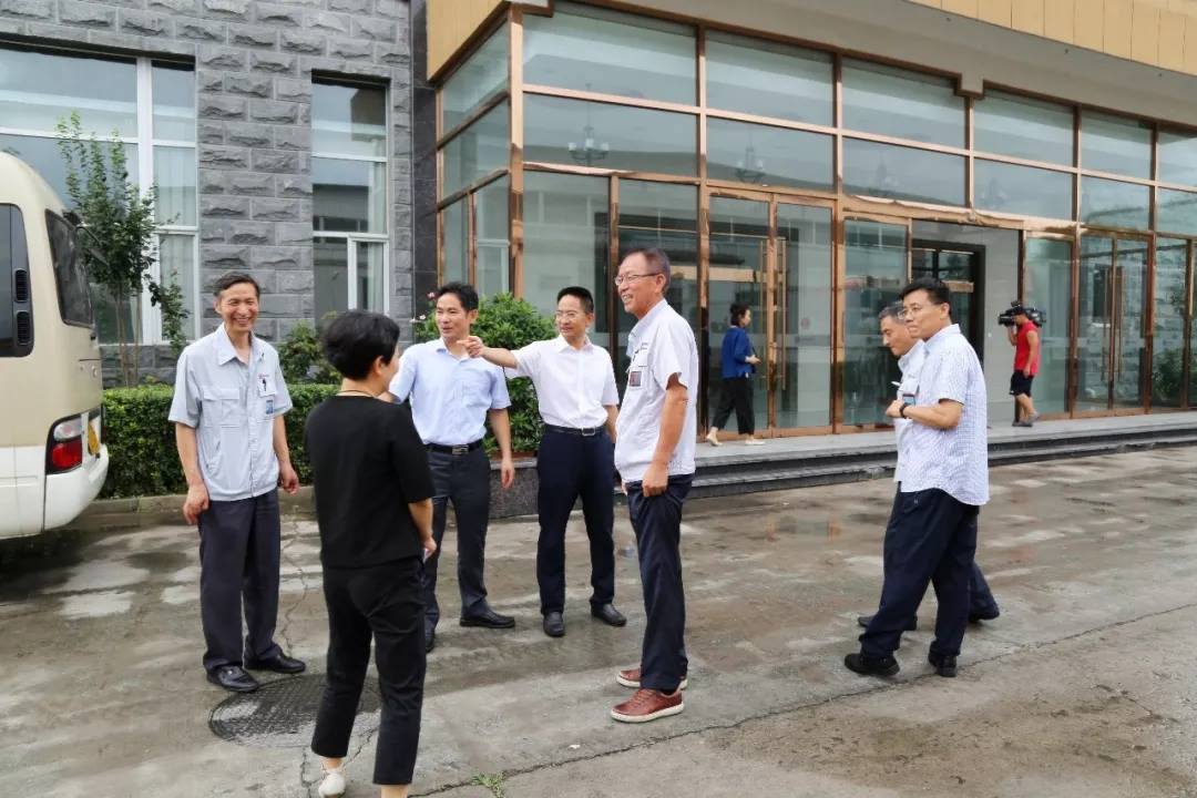 東華原醫(yī)療董事長接見總工會成員 東華原醫(yī)療董事長接見總工會成員